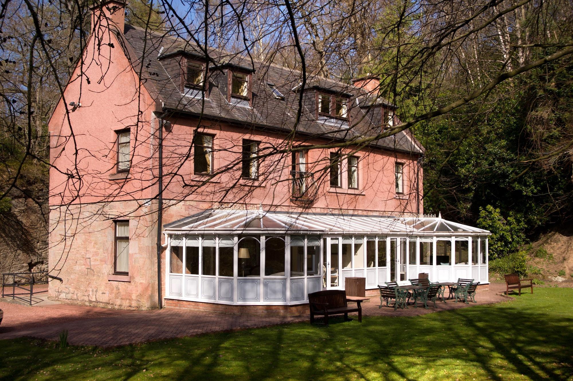 Dalhousie Castle 4*